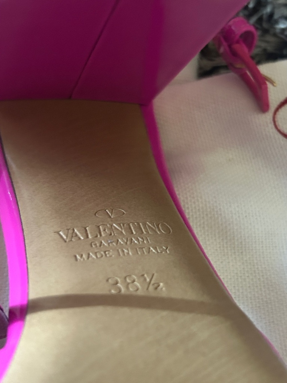 Valentino Garavani Hot Pink Patent Pyramid Toe Slingback Heels. NEW - Picture 5 of 6